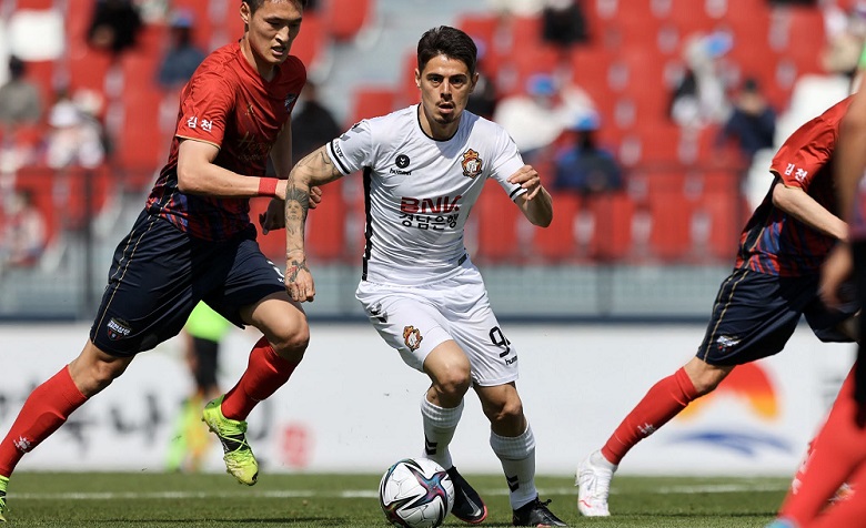 Tô Bún Chả hôm nay có gì: Soi kèo Gwangju vs Gimcheon Sangmu, 17h30 ngày 22/7/2025