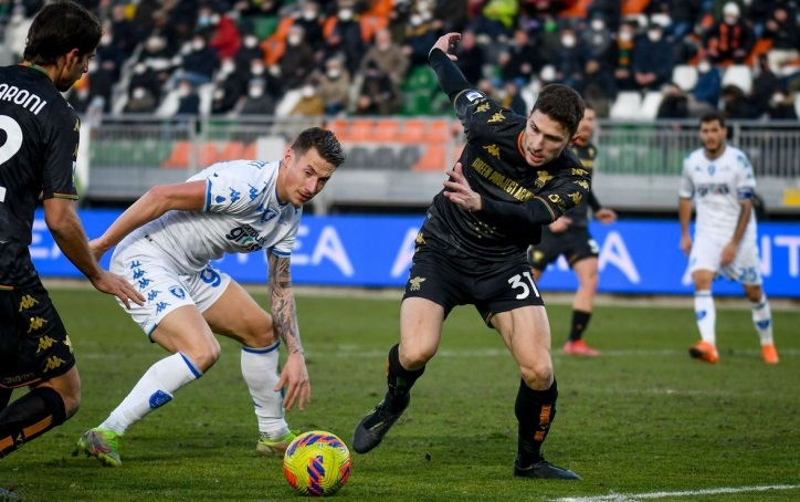 Tô bún chả hôm nay có gì: Soi kèo Inter Milan vs Venezia, 3h00 ngày 4/12